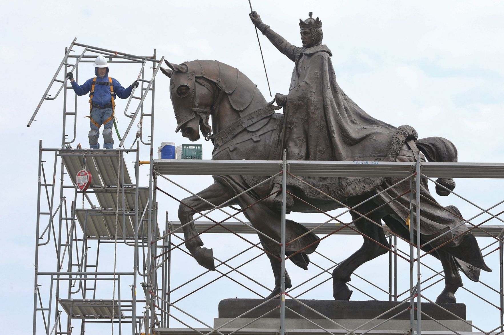 Statue Cleaning Time on Art Hill